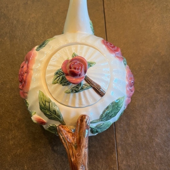 Victorian Rose Teapot. Omnibus by Fitz and Floyd 1995 - Picture 5 of 14